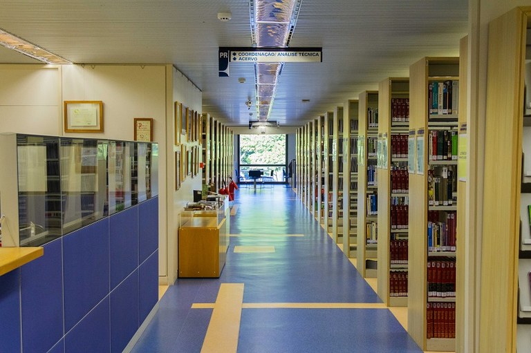 biblioteca_corredor .jpg