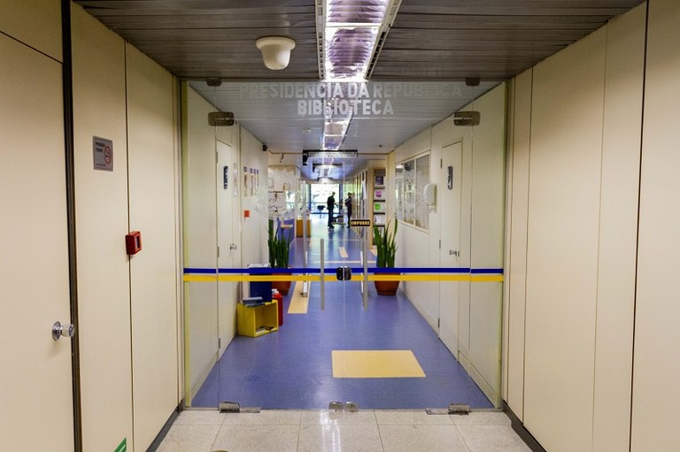 biblioteca_portaria_entrada.jpg
