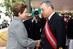 Dilma Rousseff cumprimenta o comandante da Marinha, Almirante de Esquadra Júlio Soares de Moura Neto