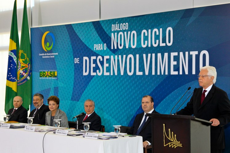 Dilma Rousseff, Michel Temer, e Antonio Palocci durante a 37ª reunião do CDES 5