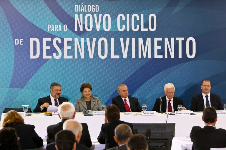 Dilma Rousseff, Michel Temer, e Antonio Palocci durante a 37ª reunião do CDES 3 Dilma Rousseff, Michel Temer, e Antonio Palocci durante a 37ª reunião do CDES 3