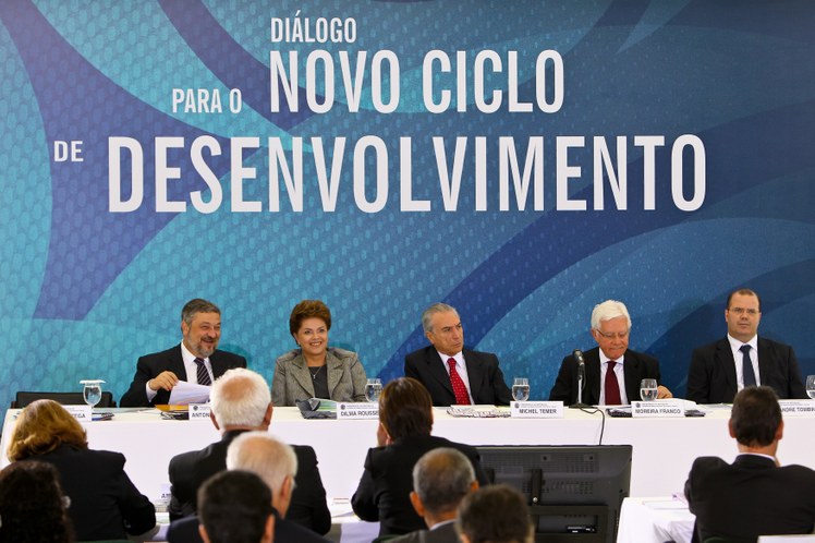 Dilma Rousseff, Michel Temer, e Antonio Palocci durante a 37ª reunião do CDES 3