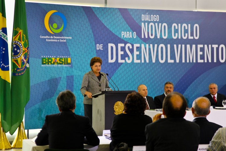 Presidenta Dilma Rousseff discursa durante a 37ª reunião do CDES 15