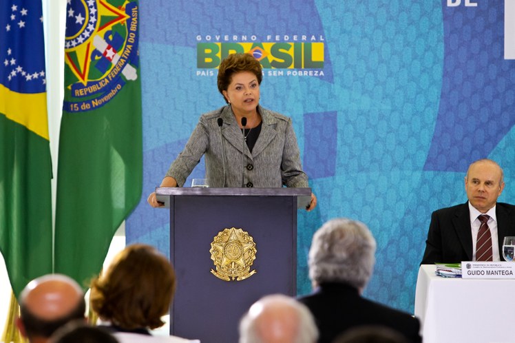 Presidenta Dilma Rousseff discursa durante a 37ª reunião do CDES 10
