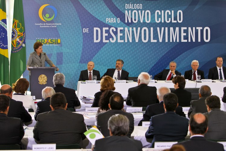 Presidenta Dilma Rousseff discursa durante a 37ª reunião do CDES 8