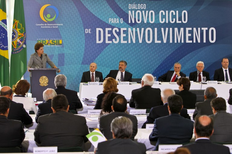 Presidenta Dilma Rousseff discursa durante a 37ª reunião do CDES 8