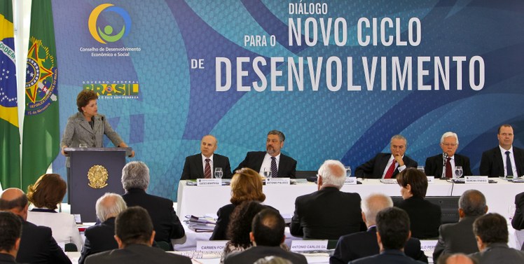 Presidenta Dilma Rousseff discursa durante a 37ª reunião do CDES 7