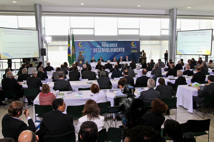 Presidenta Dilma Rousseff discursa durante a 37ª reunião do CDES 4