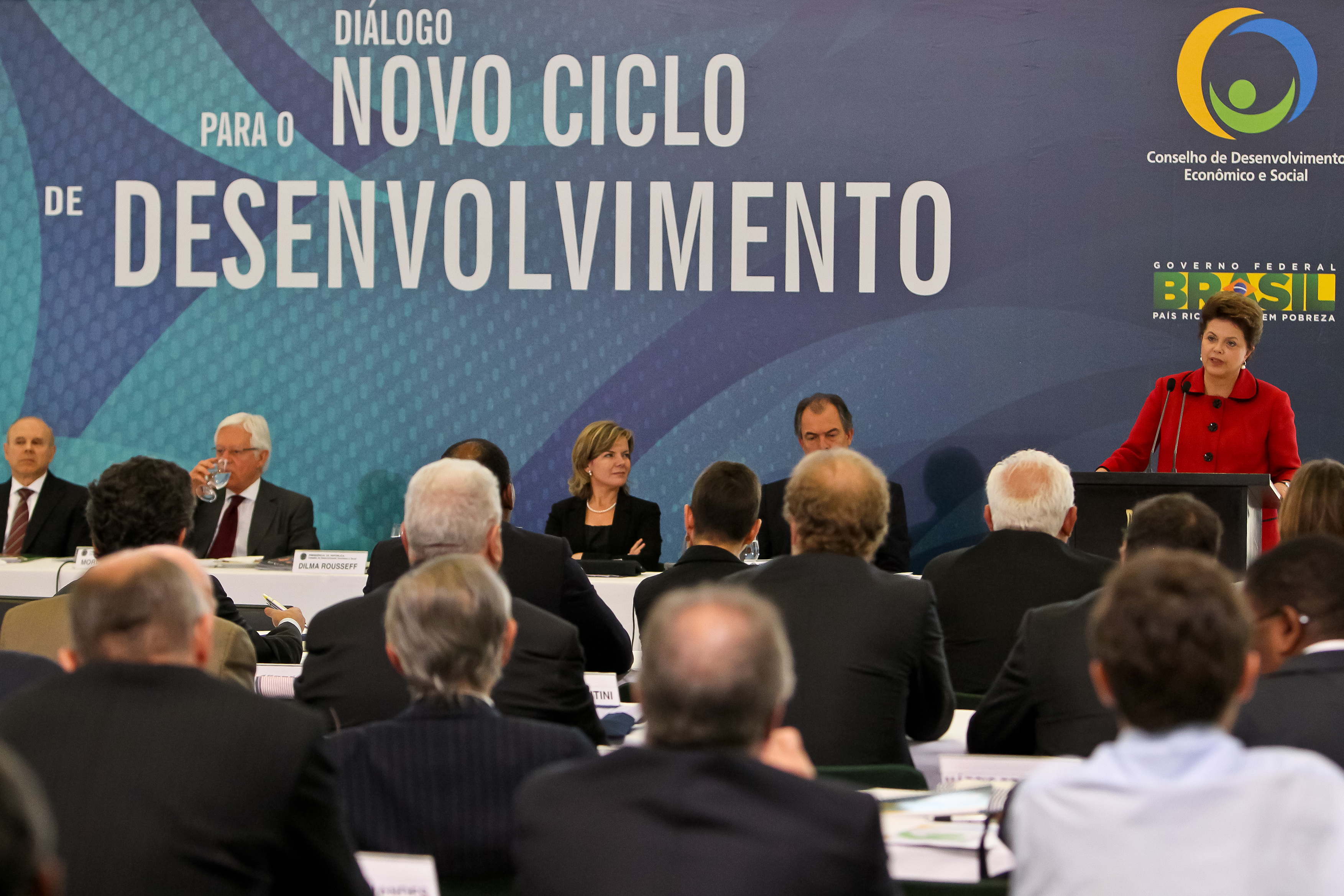 Dilma Rousseff discursa durante a 38ª Reunião do Conselho de Desenvolvimento Econômico e Social (CDES)