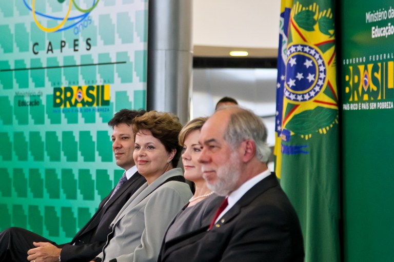Presidenta Dilma Rousseff participa da cerimônia de entrega do Prêmio Anísio Teixeira Presidenta Dilma Rousseff participa da cerimônia de entrega do Prêmio Anísio Teixeira