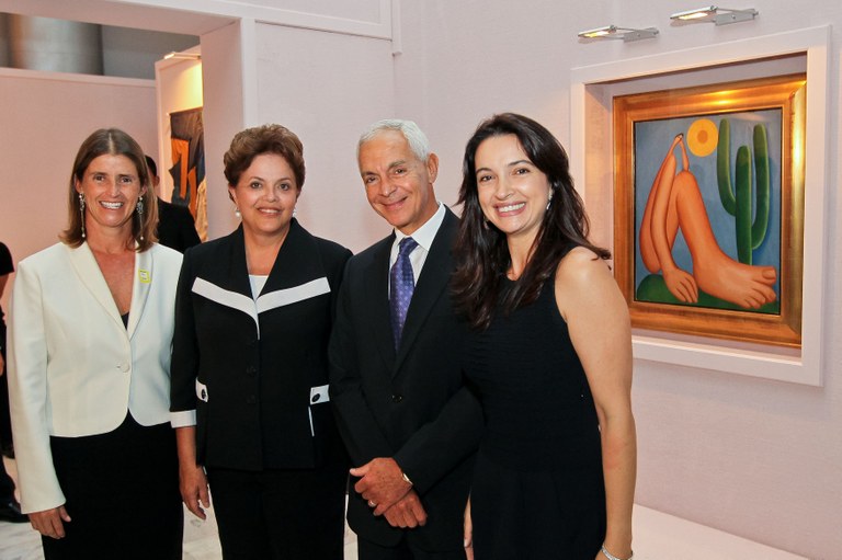 Dilma Rousseff, Tarsila do Amaral, Eduardo Costantini e Clarice Costantini Dilma Rousseff, Tarsila do Amaral, Eduardo Costantini e Clarice Costantini