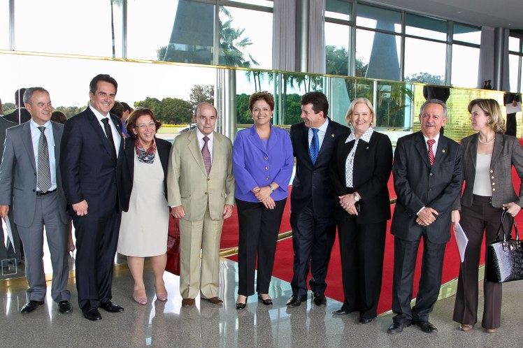 Presidenta com senadores do Partido Progressista (PP), após almoço 1