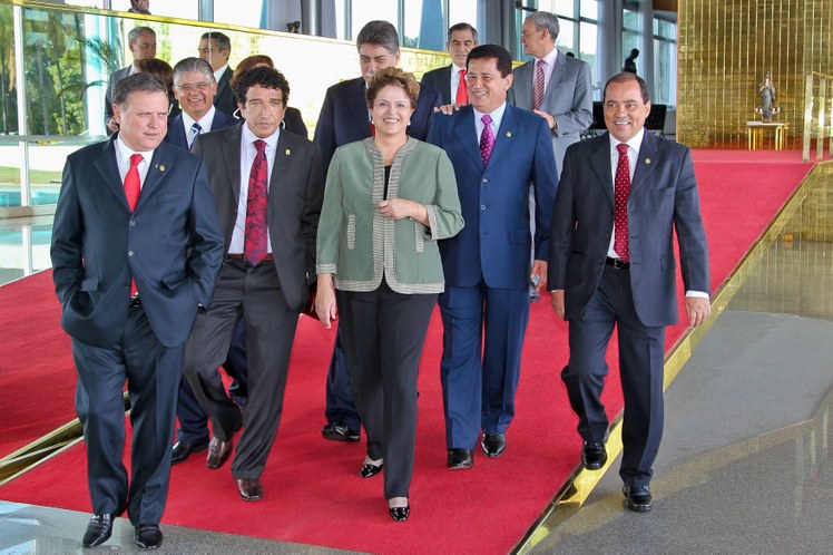 Dilma com senadores do Partido da República após almoço no Palácio da Alvorada 2