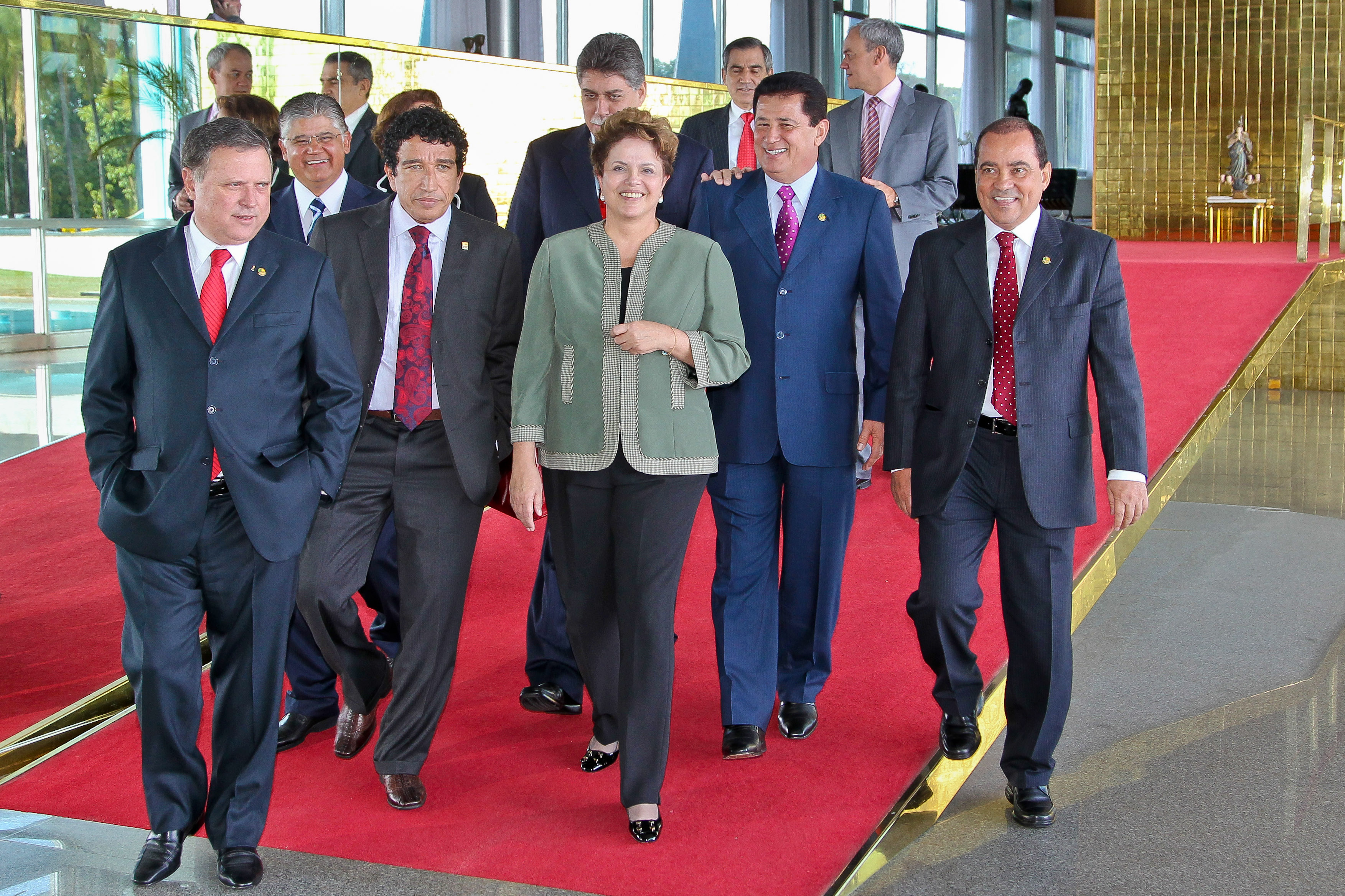 Dilma com senadores do Partido da República após almoço no Palácio da Alvorada  2