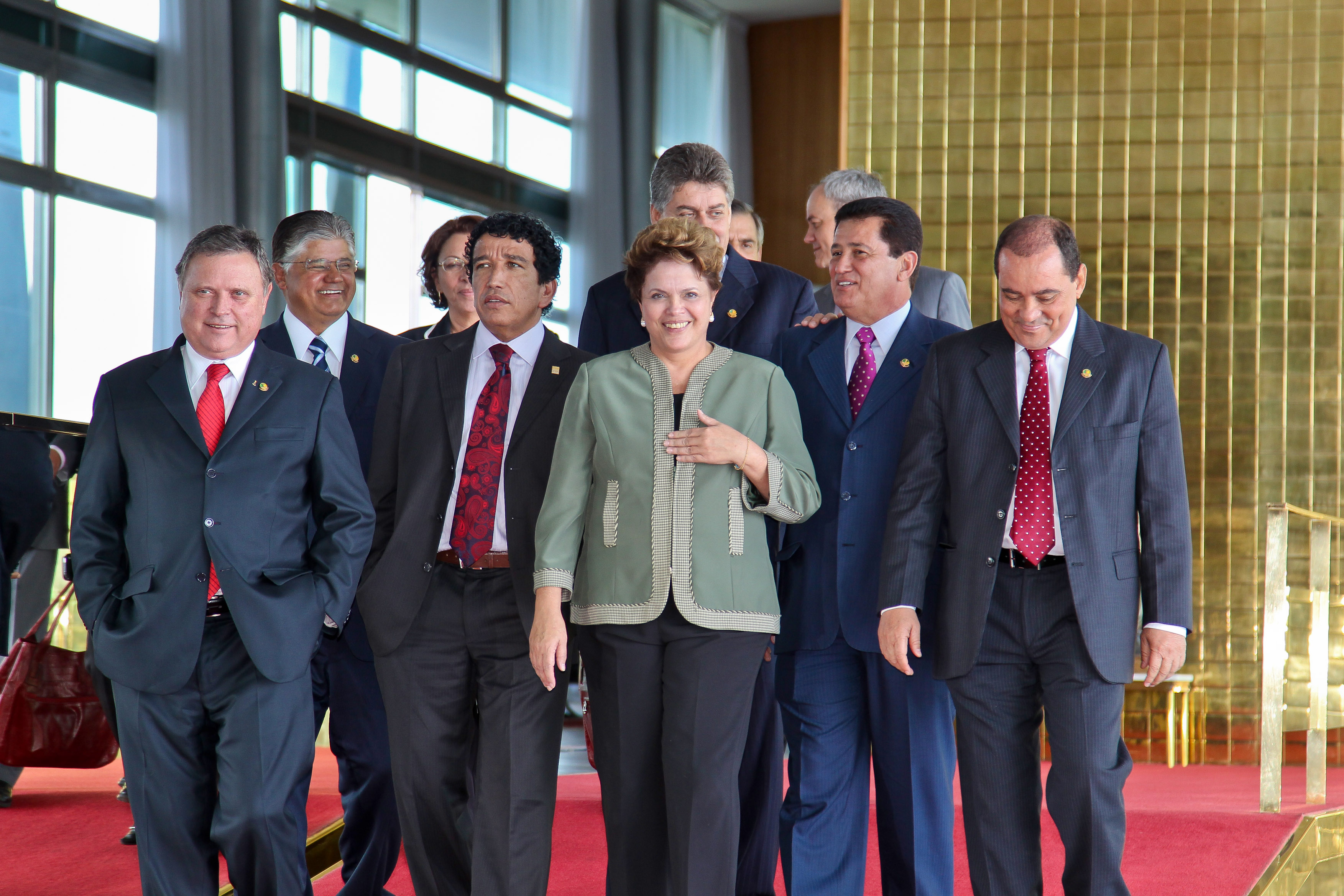 Dilma com senadores do Partido da República após almoço no Palácio da Alvorada  4