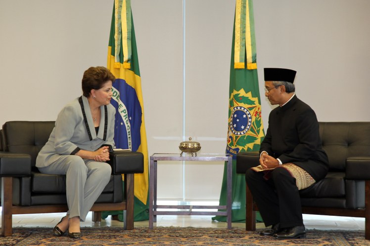 Presidenta Dilma Rousseff e o embaixador da República da Indonésia, Sudaryomo Hartosudarmo 3