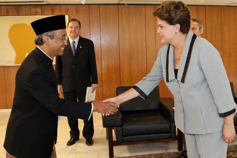Presidenta Dilma Rousseff e o embaixador da República da Indonésia, Sudaryomo Hartosudarmo 2 Presidenta Dilma Rousseff e o embaixador da República da Indonésia, Sudaryomo Hartosudarmo 2