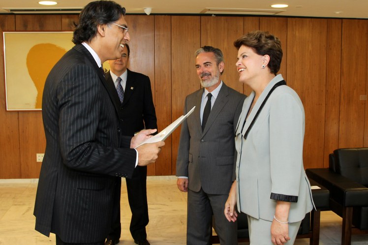 Presidenta Dilma Rousseff e o embaixador do Canadá, Jamal Khokhar 3
