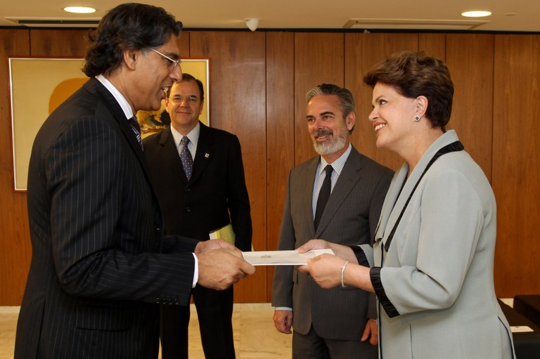 Presidenta Dilma Rousseff e o embaixador do Canadá, Jamal Khokhar 2