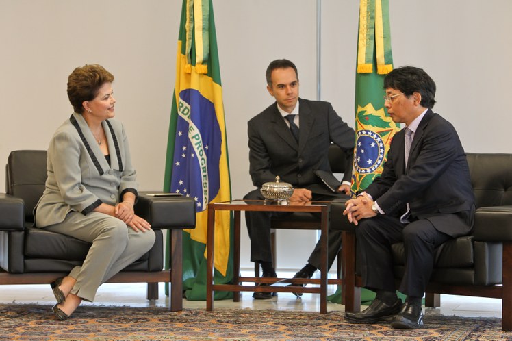Presidenta Dilma Rousseff e o embaixador do Japão, Akira Miwa 2
