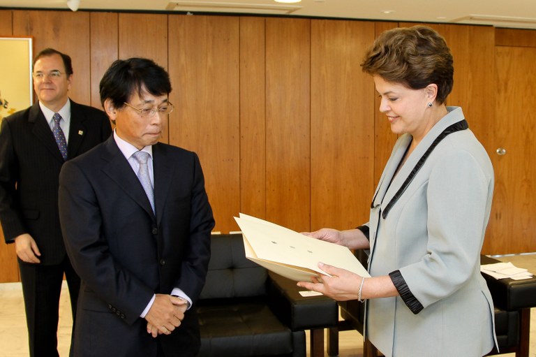 Presidenta Dilma Rousseff e o embaixador do Japão, Akira Miwa 1