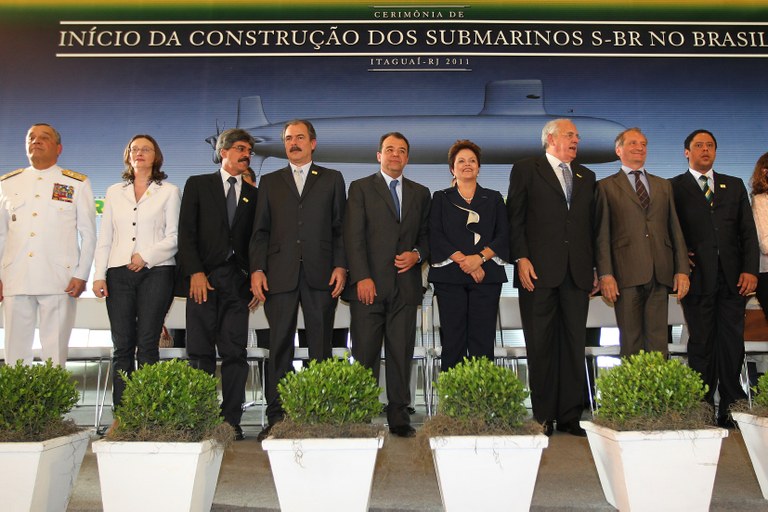 Dilma Rousseff  durante cerimônia que dá início à construção de submarinos S-BR