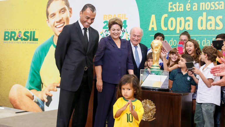 Apresentação oficial da Taça da Copa do Mundo pela FIFA - 02