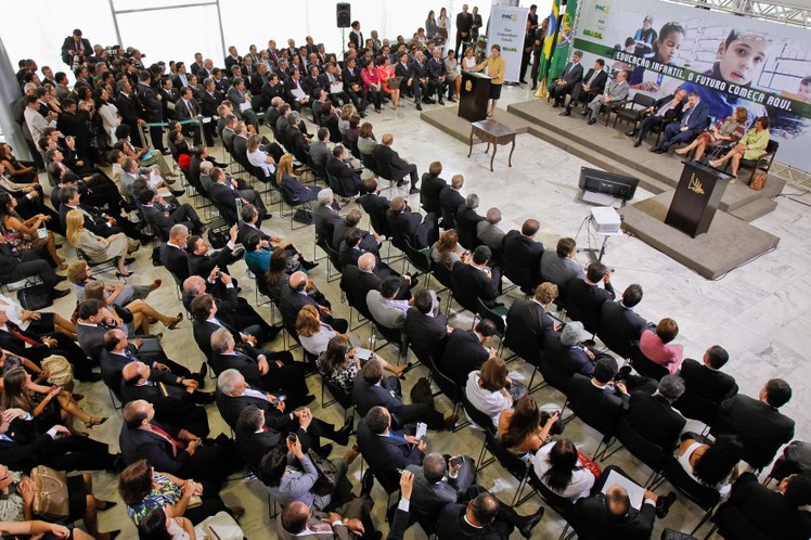 Presidenta discursa na cerimônia de assinatura de termos de compromisso para o ProInfância 5