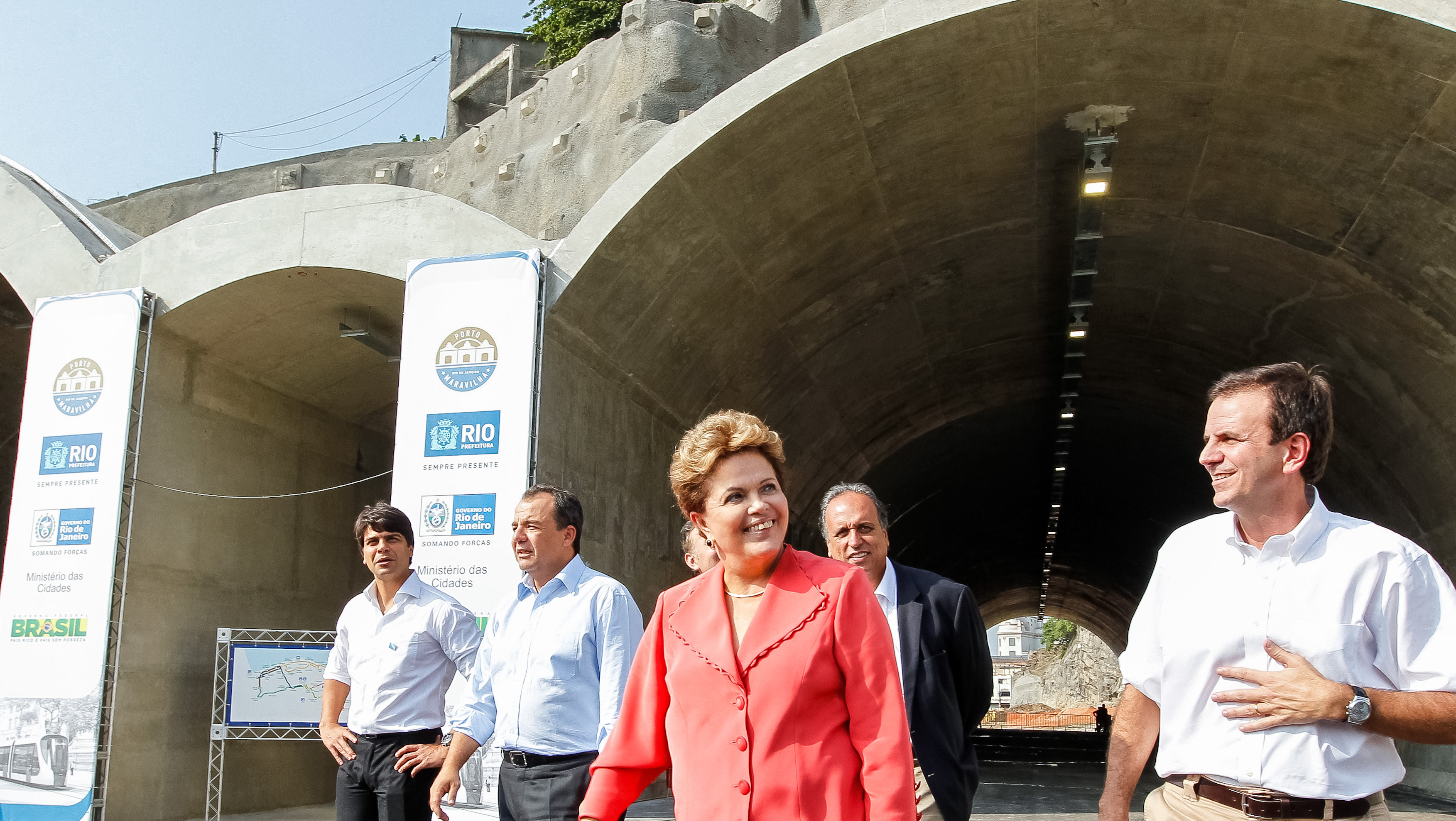 Assinatura de contrato para construção e operação do  (VLT) nas áreas central e portuária do Rio de Janeiro - 01