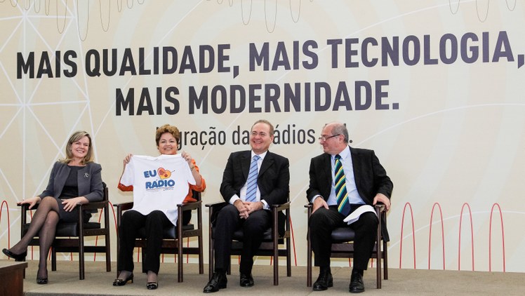 Assinatura de decreto de adaptação das rádios AM para FM - 03