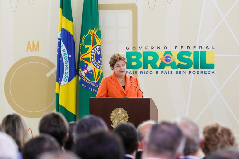 Assinatura de decreto de adaptação das rádios AM para FM - 04