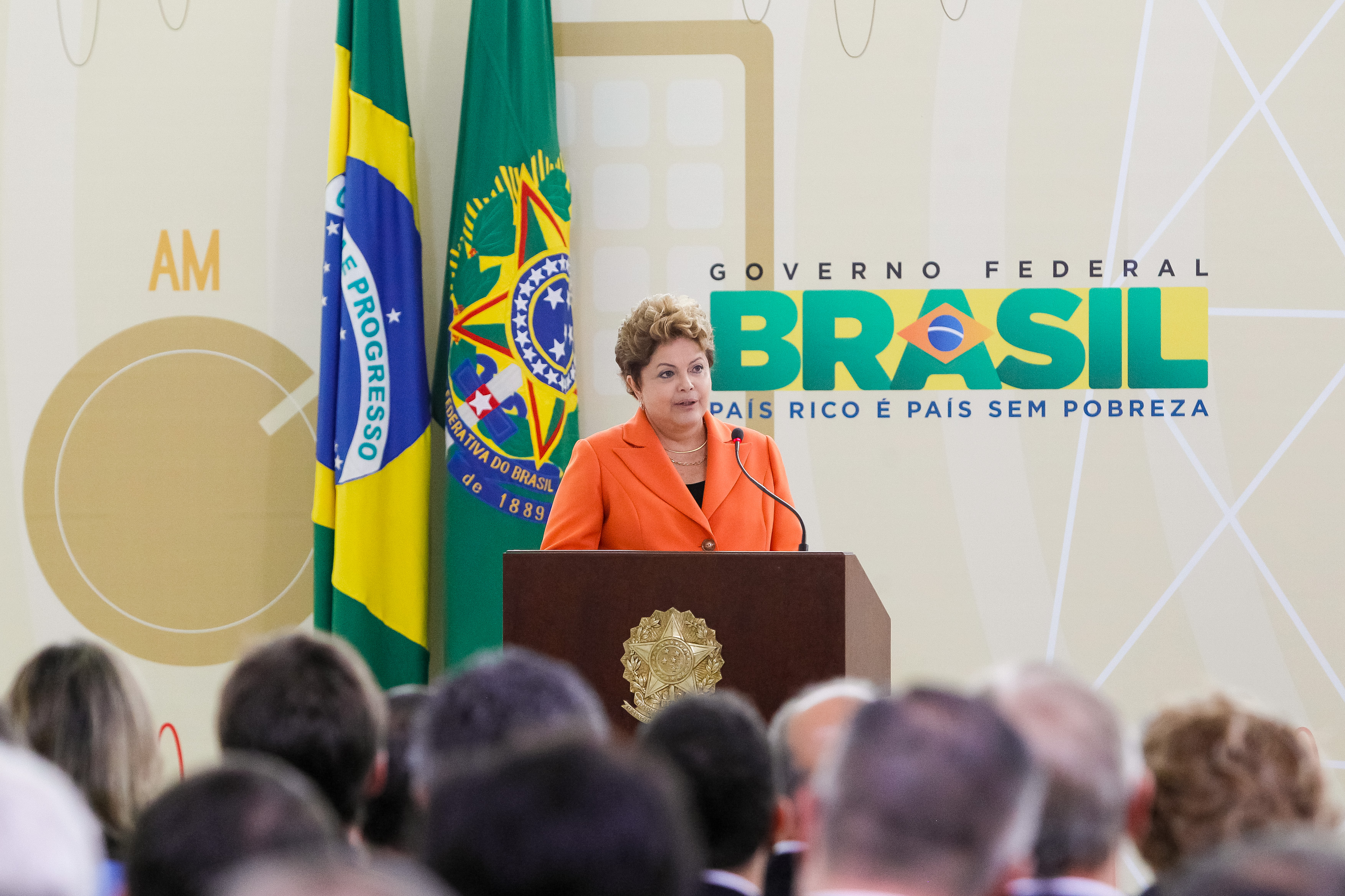 Assinatura de decreto de adaptação das rádios AM para FM - 04