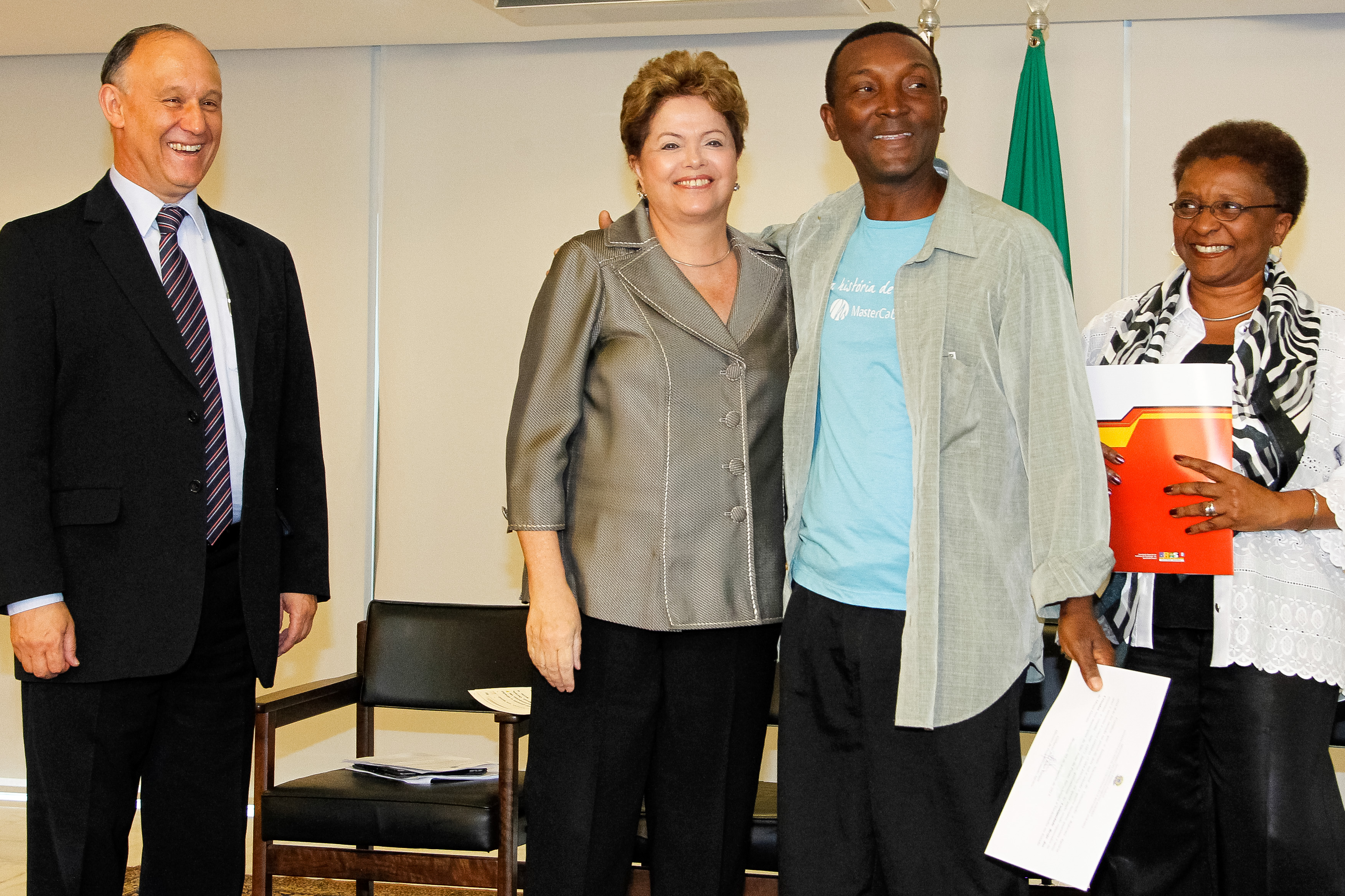 Assinatura de Decretos de Desapropriação e Imissão de posse para as Comunidades Quilombolas - 01