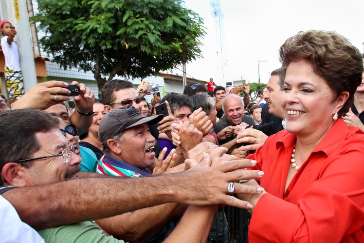 Presidenta Dilma cumprimenta moradores de Cupira-PE 4