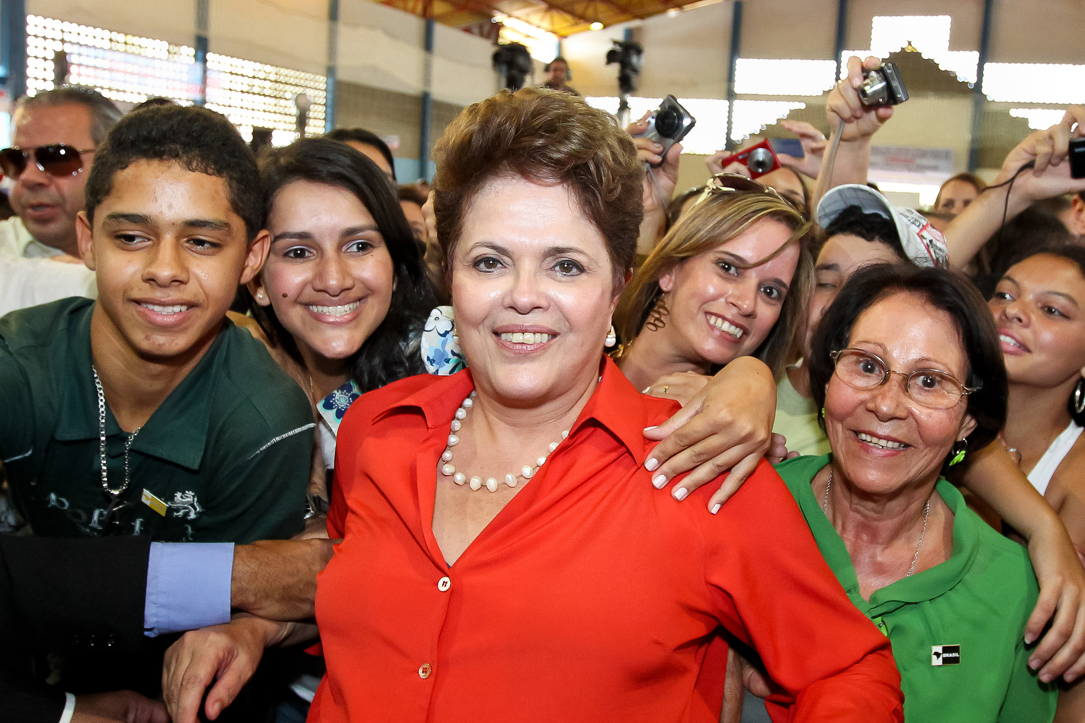 Presidenta Dilma cumprimenta moradores de Cupira-PE 6