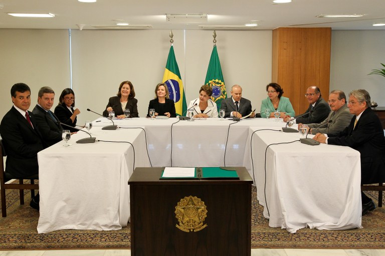 Assinatura de termo de entendimento para ampliação de crédito fiscal dos estados de AL, MA, MG, PR, RJ, RS e SP - 1