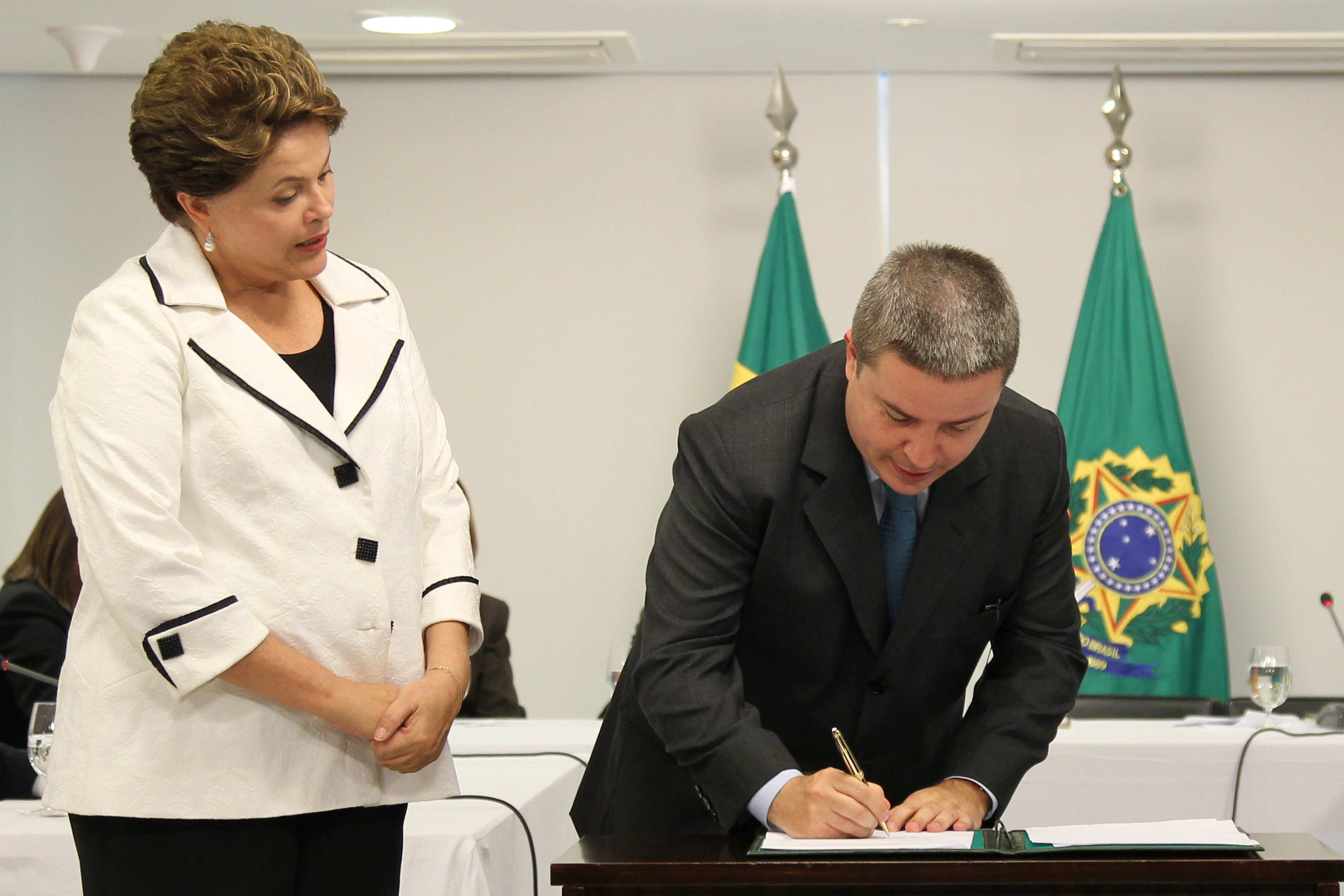 Assinatura de termo de entendimento para ampliação de crédito fiscal dos estados de AL, MA, MG, PR, RJ, RS e SP - 12