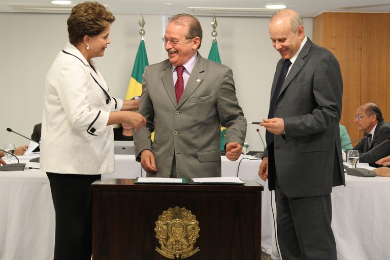 Assinatura de termo de entendimento para ampliação de crédito fiscal dos estados de AL, MA, MG, PR, RJ, RS e SP - 14