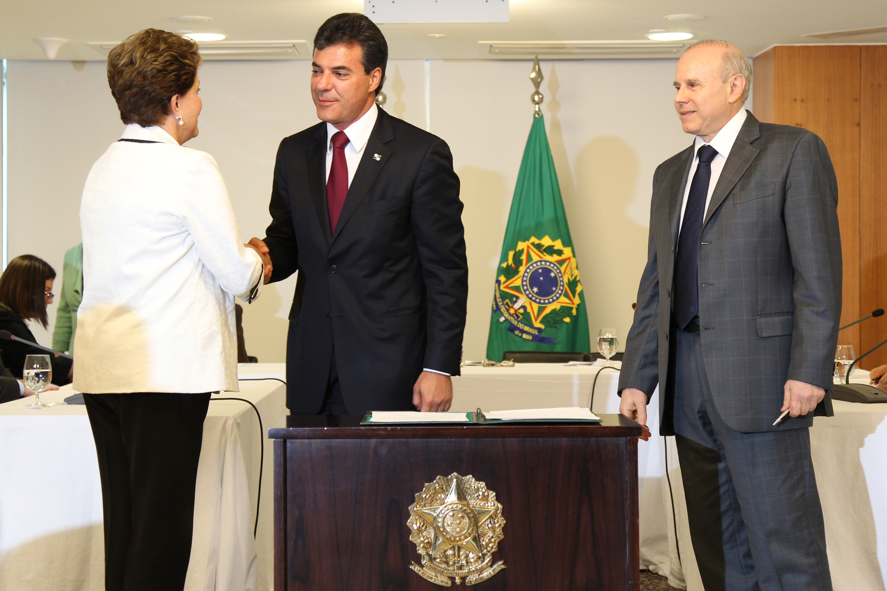 Assinatura de termo de entendimento para ampliação de crédito fiscal dos estados de AL, MA, MG, PR, RJ, RS e SP - 16