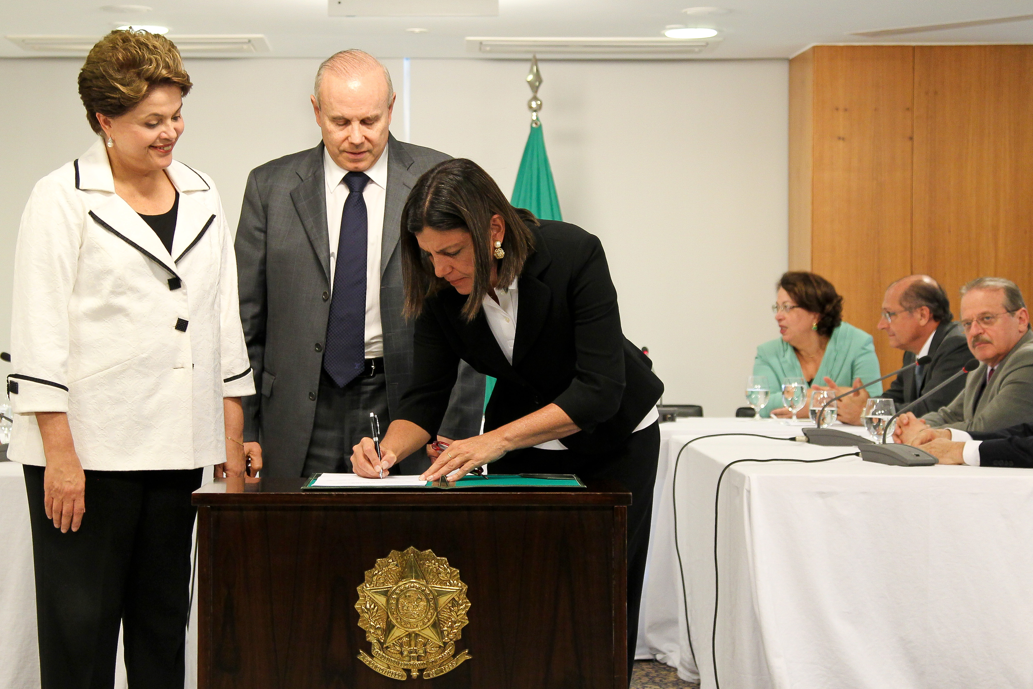 Assinatura de termo de entendimento para ampliação de crédito fiscal dos estados de AL, MA, MG, PR, RJ, RS e SP - 8