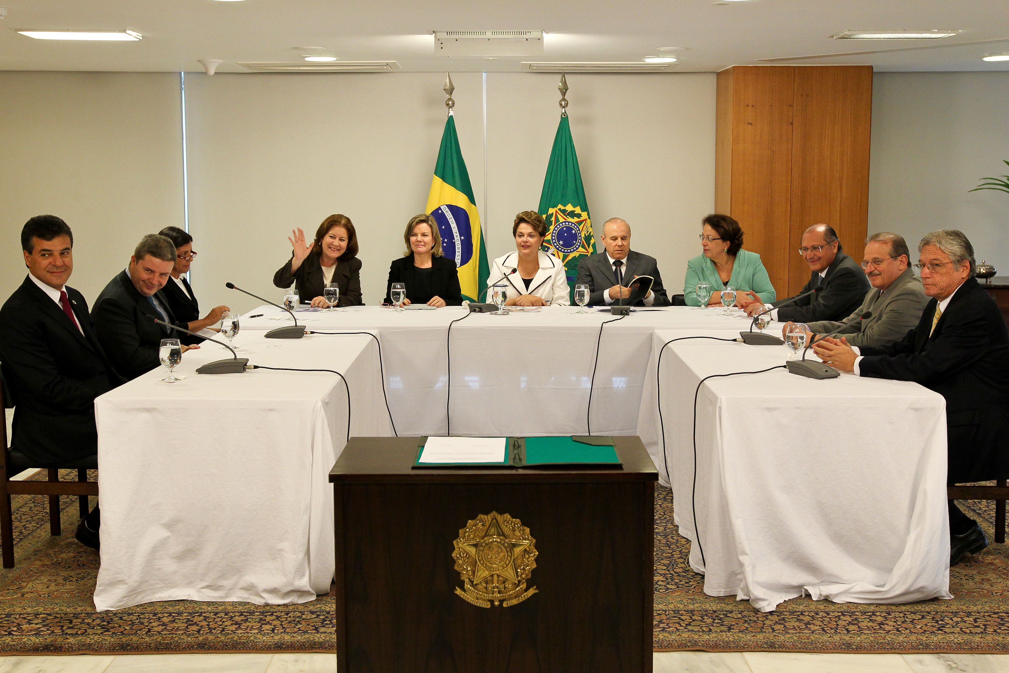 Assinatura de termo de entendimento para ampliação de crédito fiscal dos estados de AL, MA, MG, PR, RJ, RS e SP - 2