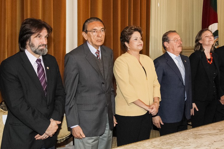 Assinatura do contrato para construção da P-75 e da P-77