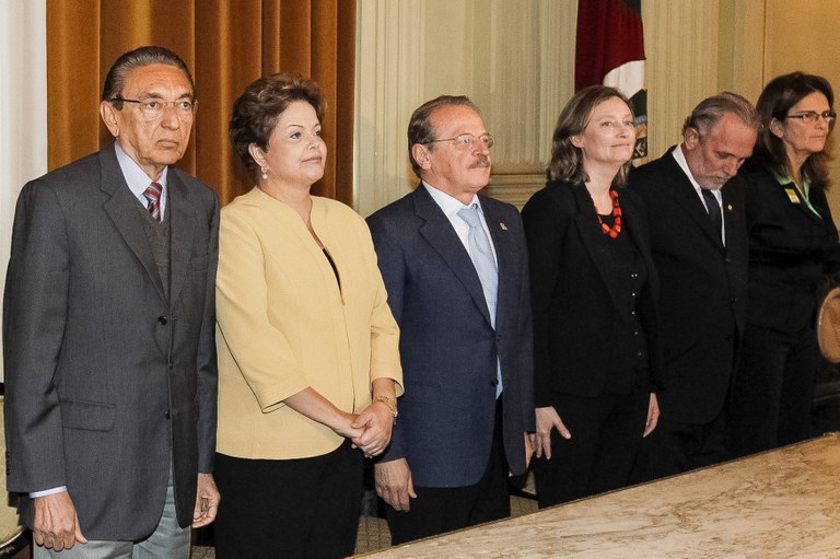 Assinatura do contrato para construção da P-75 e da P-77 - 02