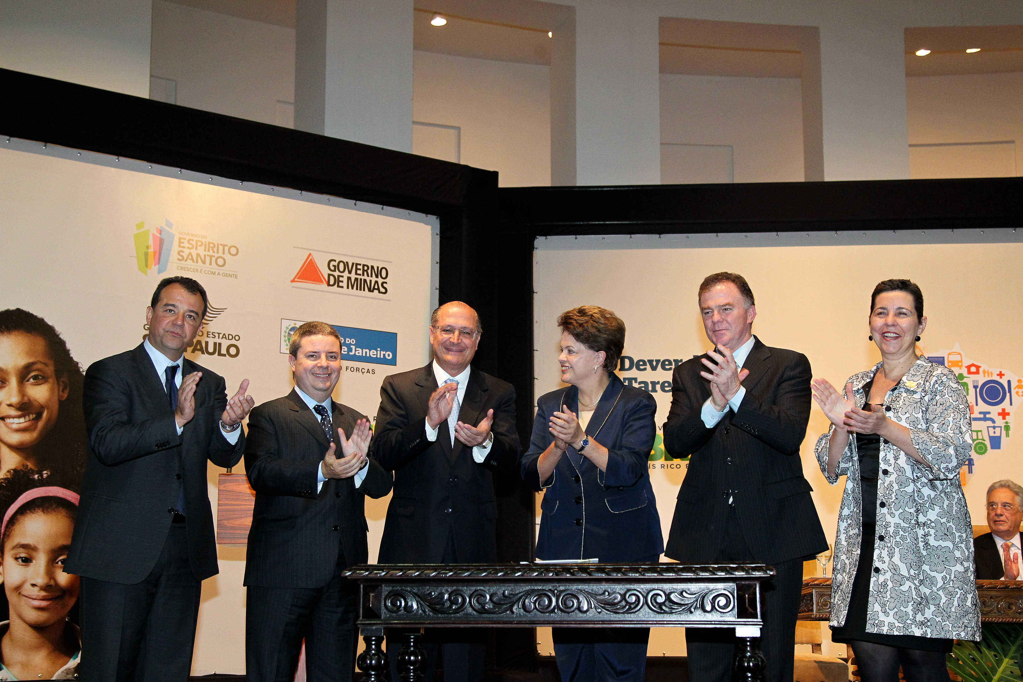 Presidenta Dilma Rousseff durante assinatura do termo