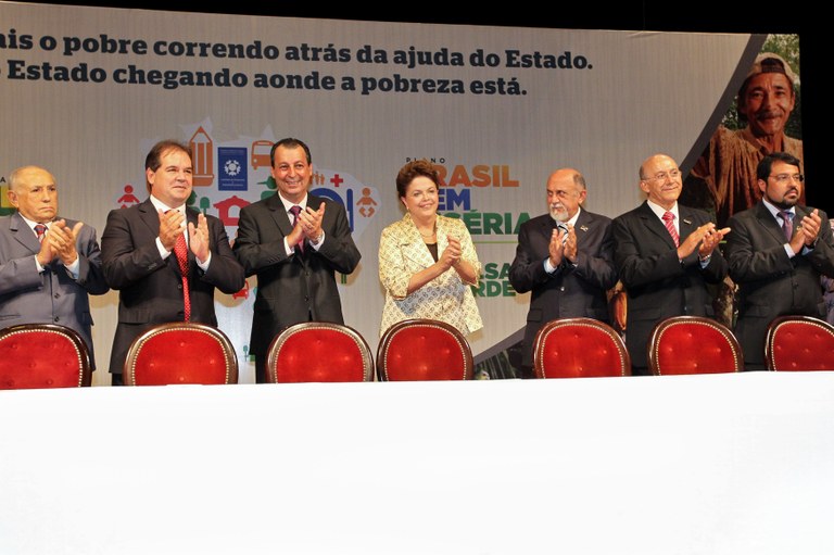 Cerimônia de Assinatura do termo de pactuação do Plano Brasil sem Miséria com os Governadores do Norte - 1