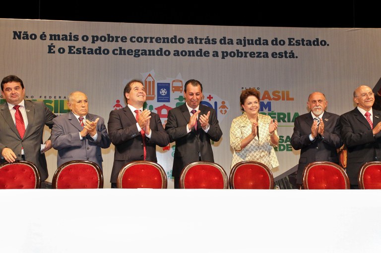 Cerimônia de Assinatura do termo de pactuação do Plano Brasil sem Miséria com os Governadores do Norte - 3