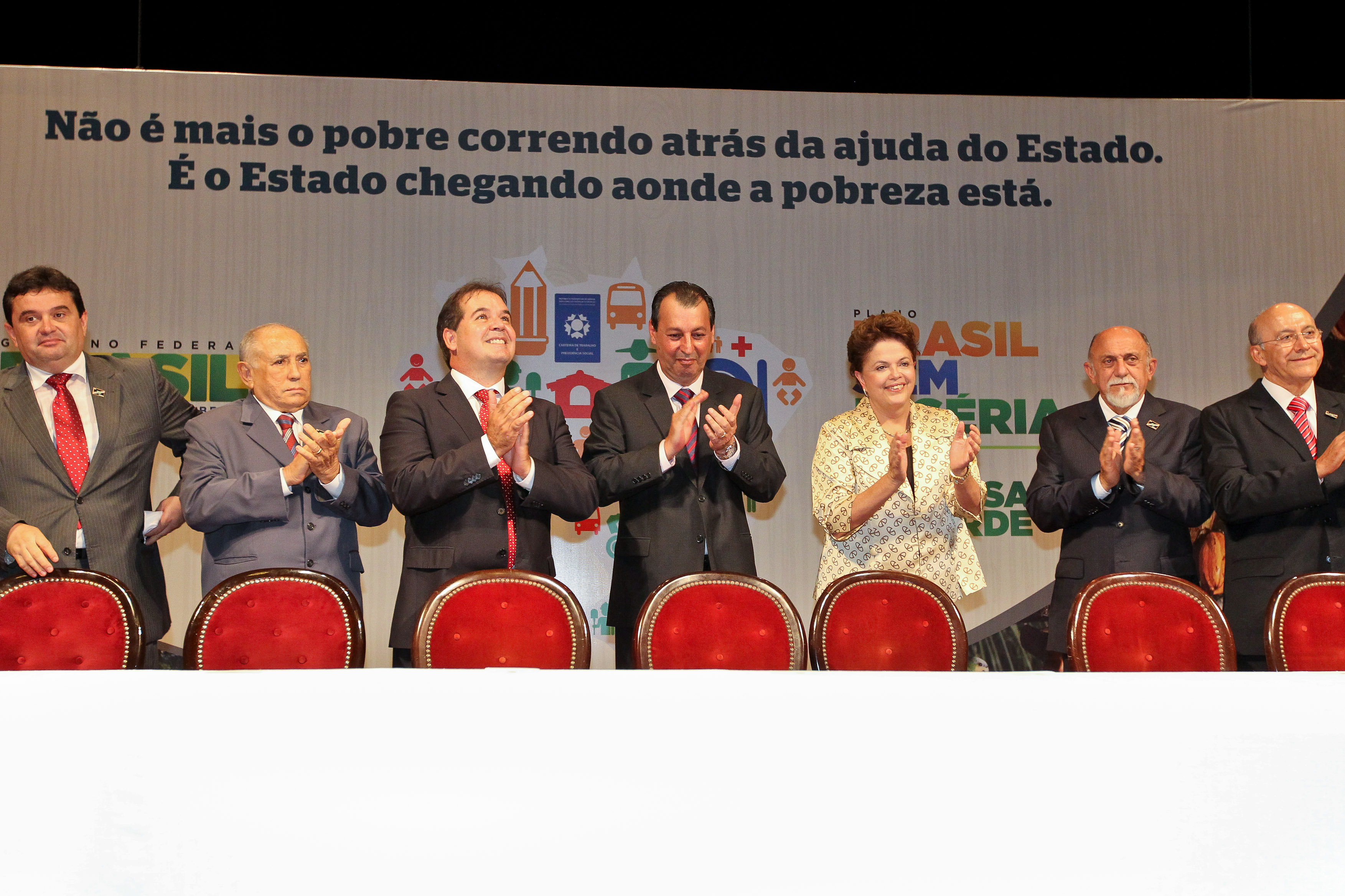 Cerimônia de Assinatura do termo de pactuação do Plano Brasil sem Miséria com os Governadores do Norte - 3