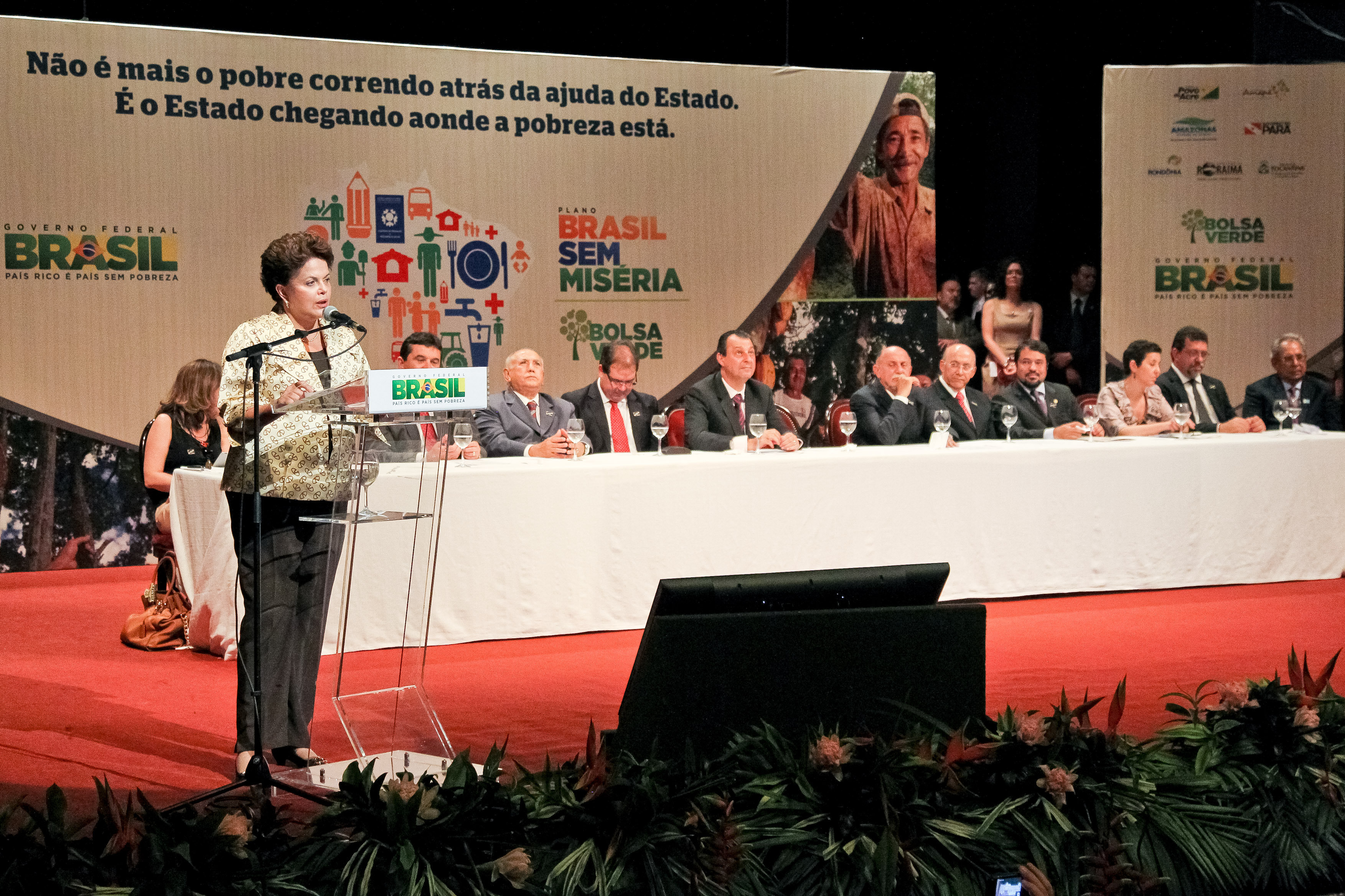 Cerimônia de Assinatura do termo de pactuação do Plano Brasil sem Miséria com os Governadores do Norte - 8