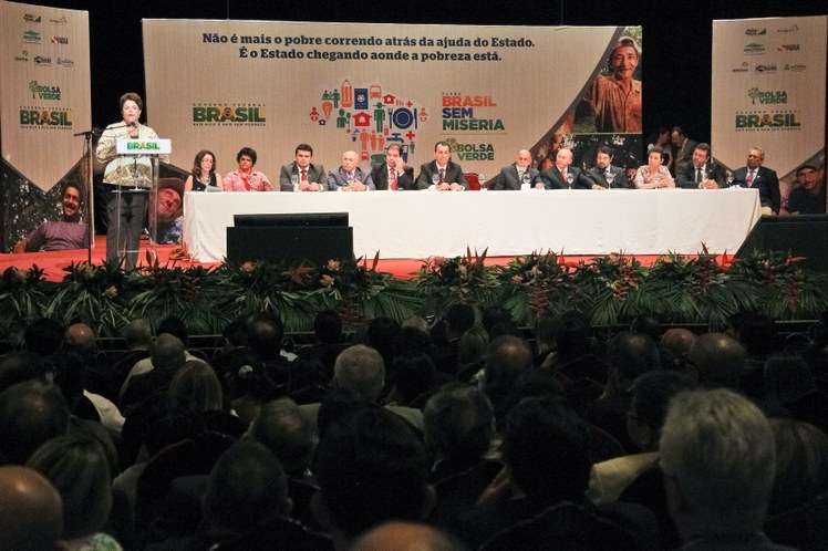 Cerimônia de Assinatura do termo de pactuação do Plano Brasil sem Miséria com os Governadores do Norte - 9