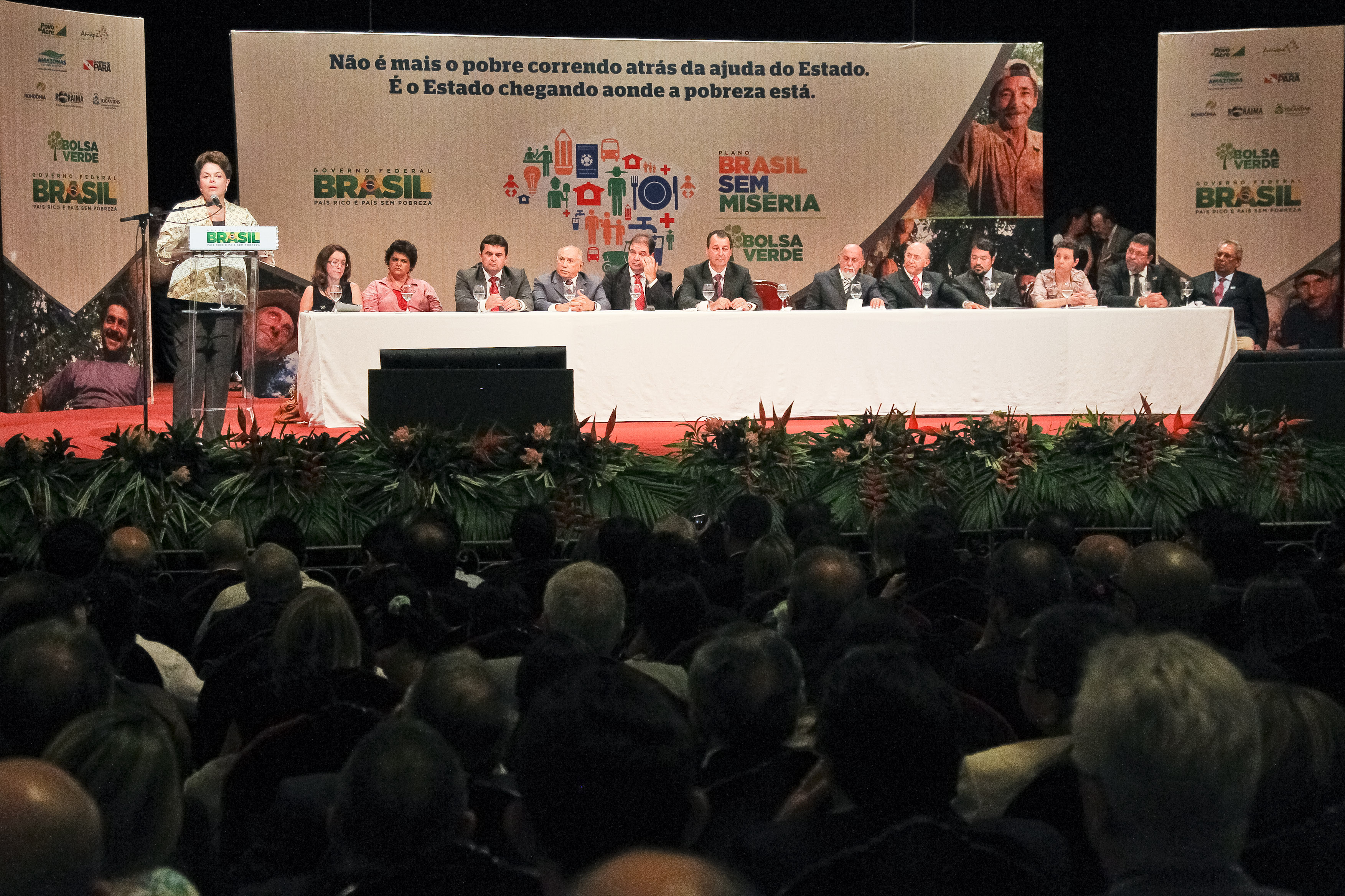 Cerimônia de Assinatura do termo de pactuação do Plano Brasil sem Miséria com os Governadores do Norte - 9